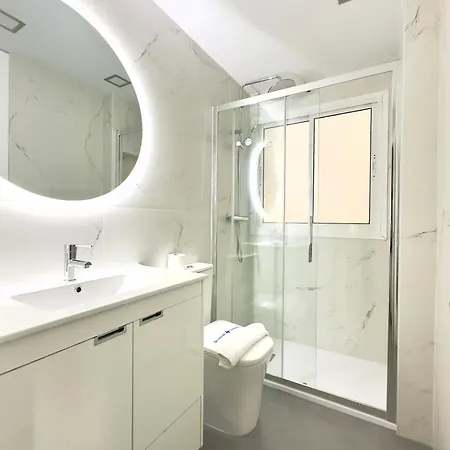 Ayala Center 6pax Apartment Malaga